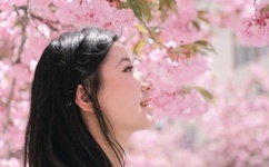 上课胸突然流奶被同学吃